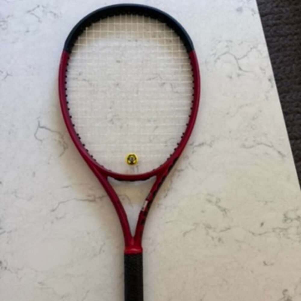 WILSON CLASH 108 V2 Grip 4 1/8 NEWLY STRUNG AND NEW GRIP EXCELLENT CONDITION